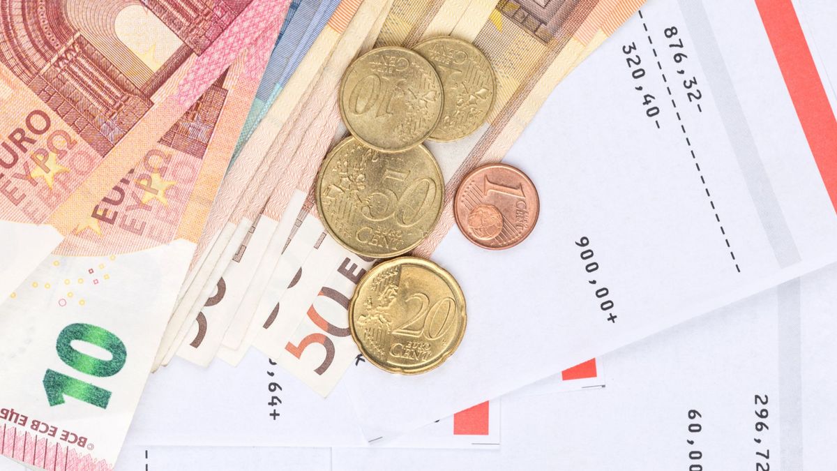 El SMI sube hasta los 1.080 € en 14 pagas 1.260 si se contabiliza en 12 pagas)