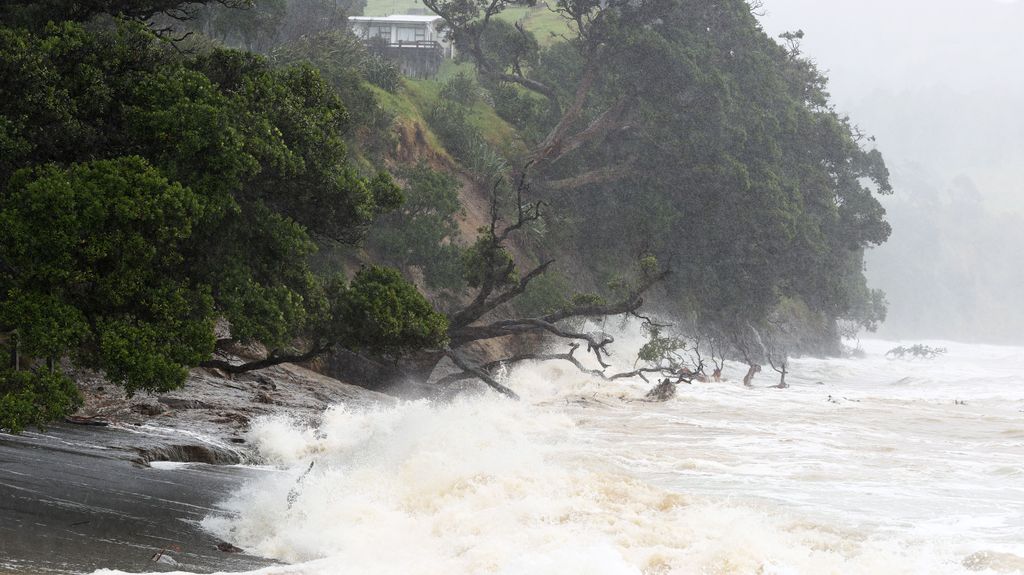 Impacto inminente del ciclón Gabrielle en Nueva Zelanda