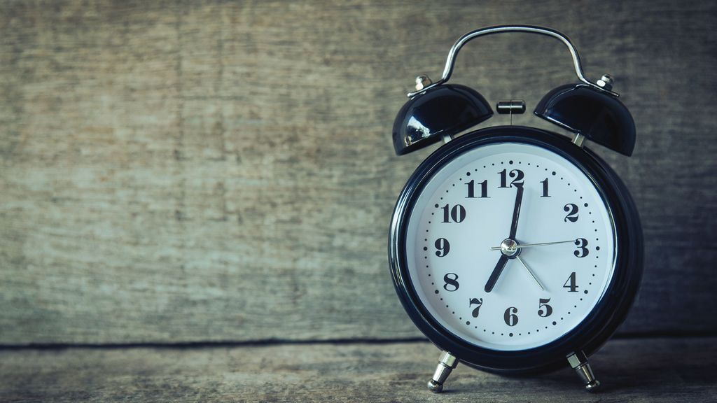 Por qué no es aconsejable retrasar la alarma del despertador
