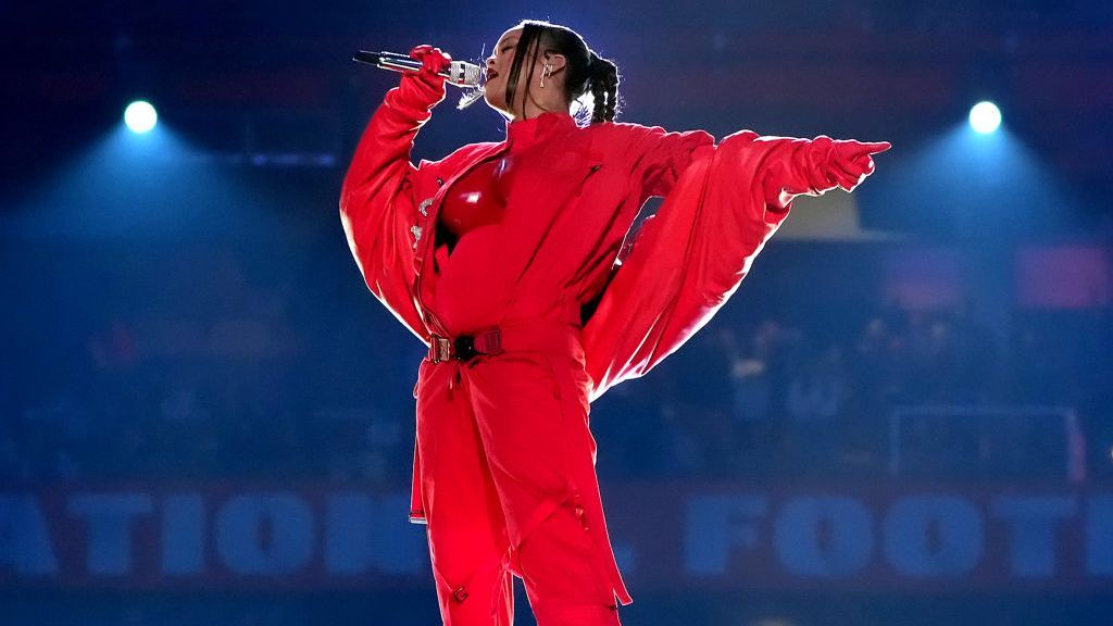 Rihanna conquista la Super Bowl con un espectacular regreso y un 'anuncio' inesperado: está embarazada