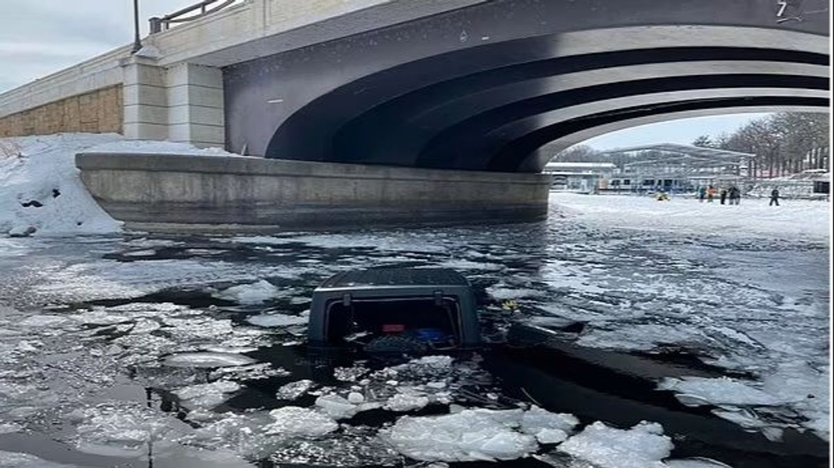 Un adolescente rescata a un hombre de 83 años que se cayó en un lago helado en Iowa
