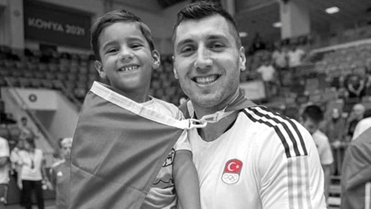 EuropaPress 4988028 capitan seleccion turca balonmano cemal kutahya junto hijo cinar EuropaPress 4988028 capitan seleccion turca balonmano cemal kutahya junto hijo cinar