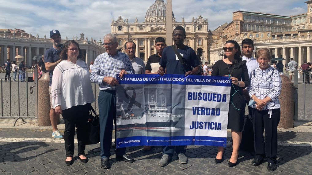 Los familiares de las víctimas del 'Villa de Pitanxo', en el Vaticano.