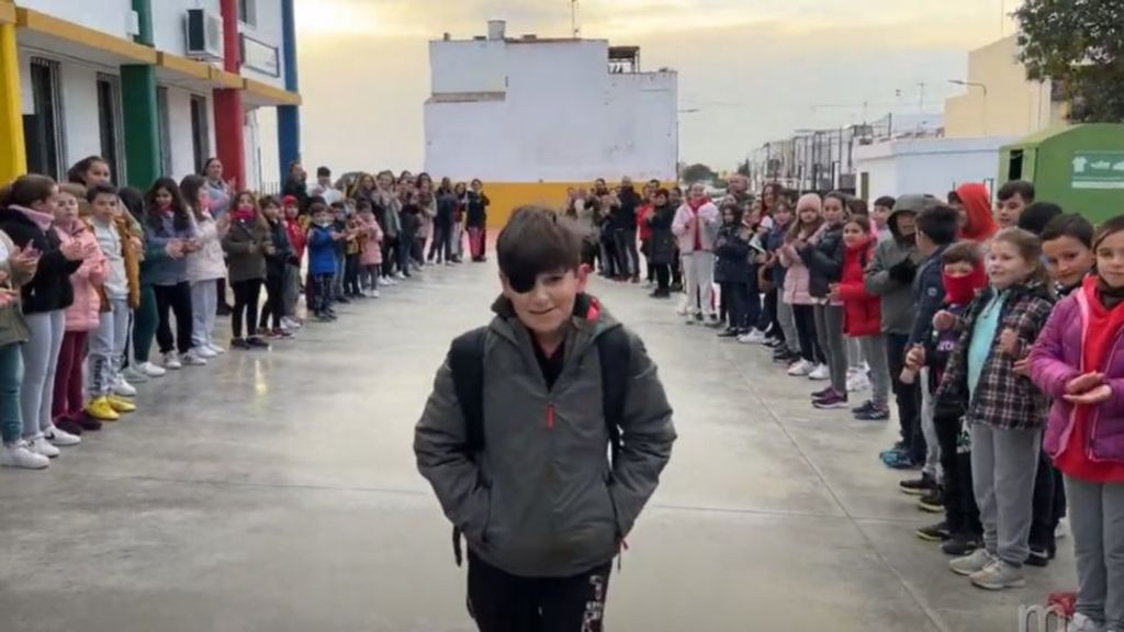 Antonio, el niño herido en la cabalgata de Marchena, vuelve al colegio