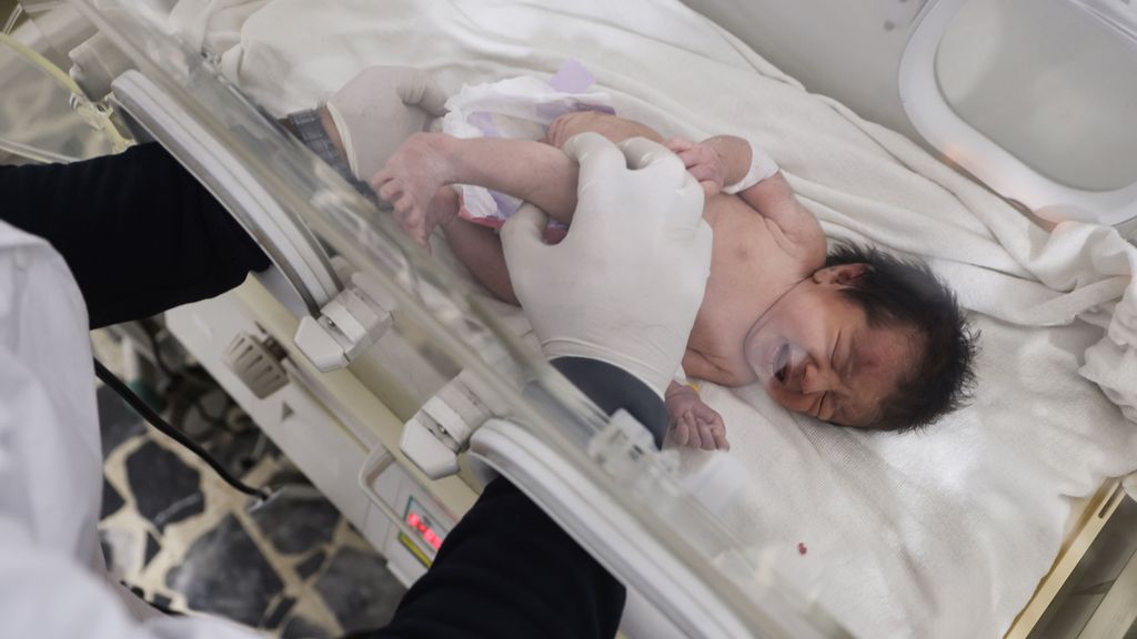 Aya, bebé 'milago' siria nacida bajo los escombros del terremoto