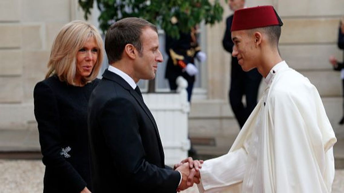 Emmanuel Macron y su esposa Brigitte Macron dan la bienvenida al príncipe Moulay El Hassan de Marruecos en imagen de archivo