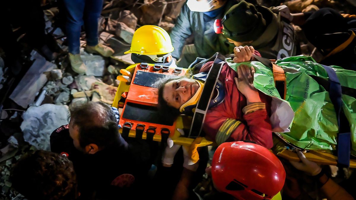 Fatma, la septuagenaria que ha sobrevivido 212 horas bajo los escombros del terremoto en Turquía