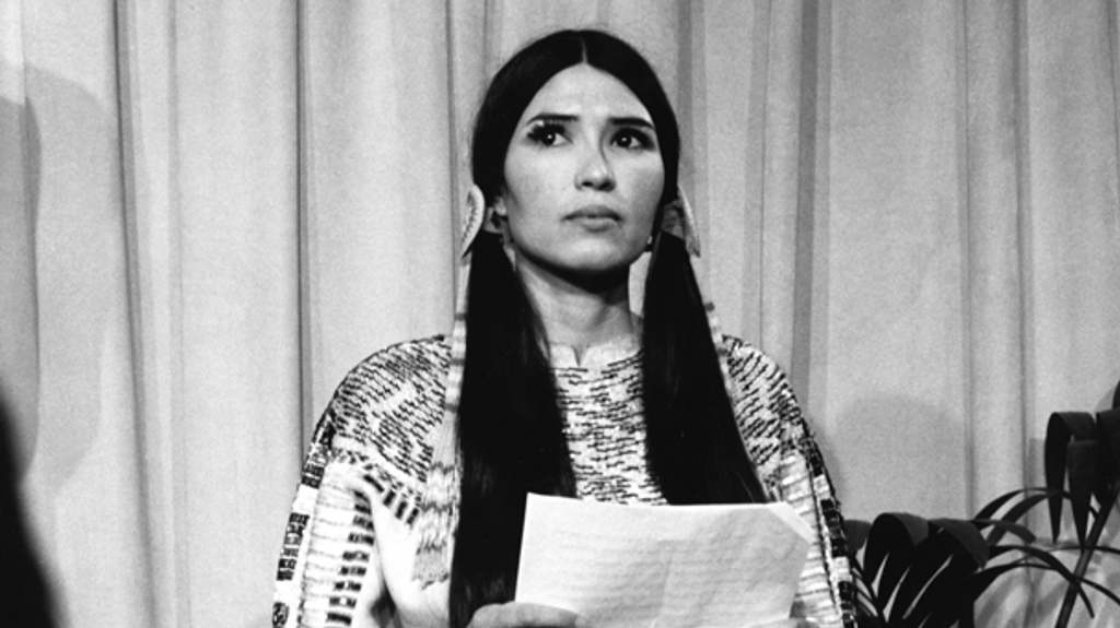 Sacheen Littlefeather rechazó el Oscar por Marlon Brando. FUENTE: Cordonpress