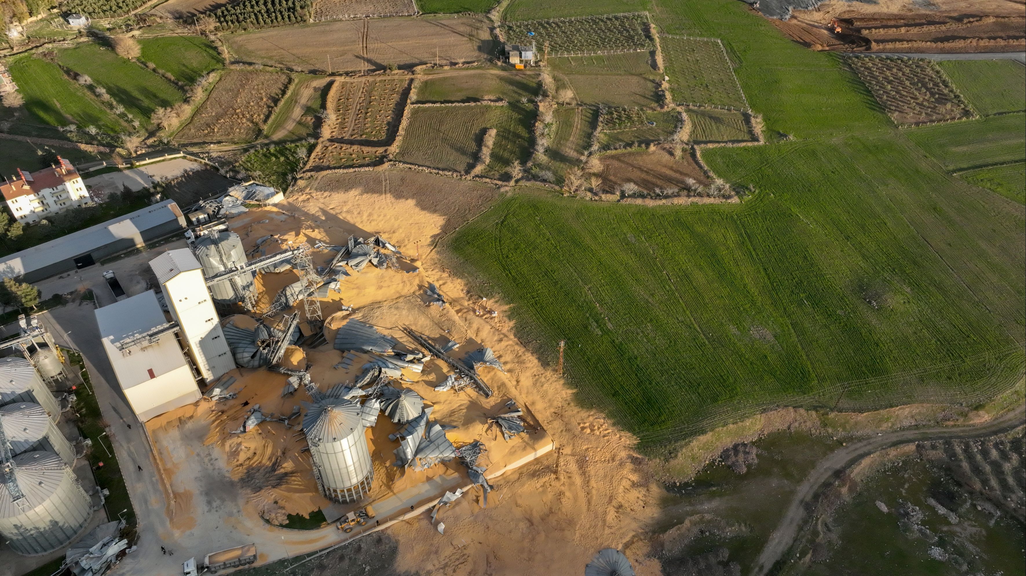 Vista aérea de un silo dañado en Gaziantep