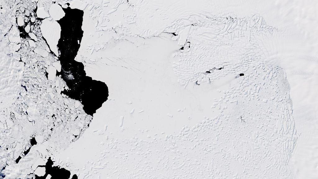 Foto satelital del glaciar Thwaites perdiendo hielo en 2019