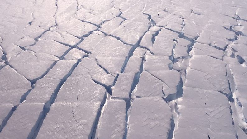 Grietas en el inmenso glaciar Thwaites