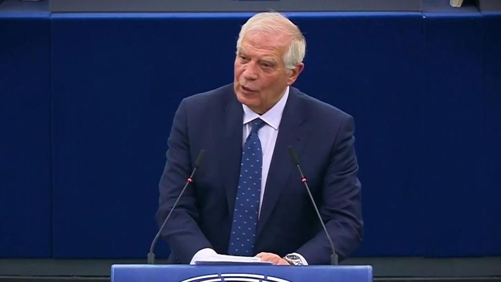 Josep Borrell habla en el Parlamento Europeo.