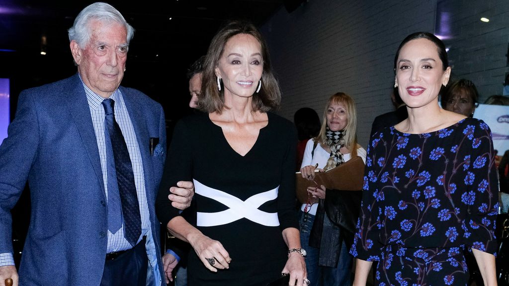 Mario Vargas Llosa, Isabel Preysler y Tamara Falcó en una imagen de 2019