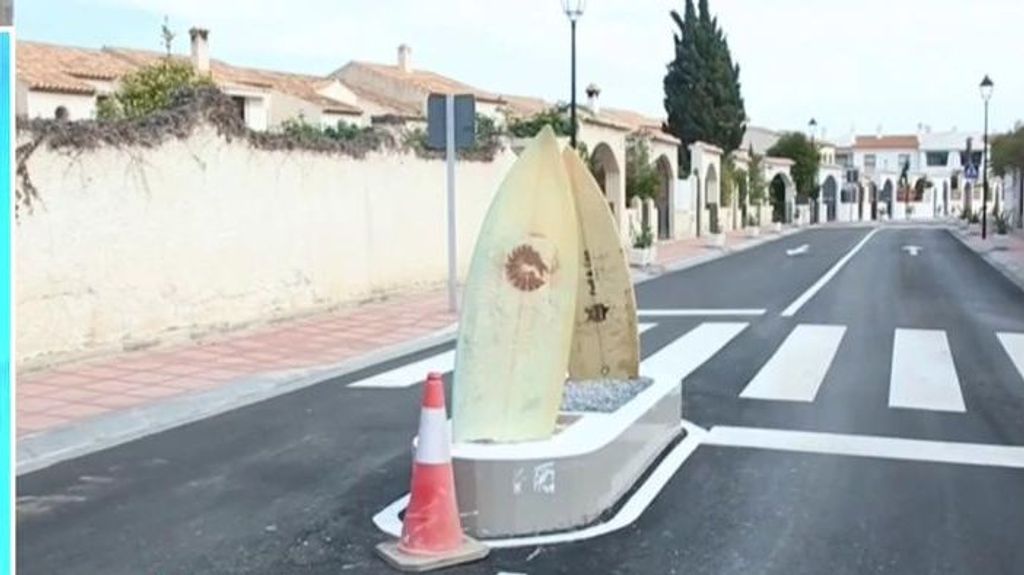 La 'escultura' en medio de la carretera. 