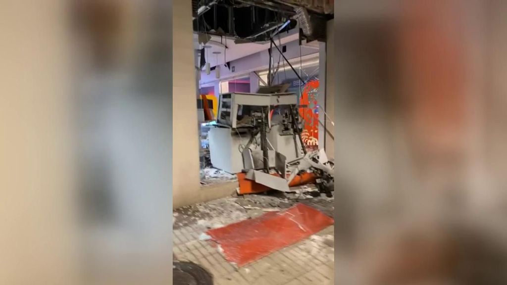 Con explosivos: así han reventado unos ladrones unos cajeros automáticos de Málaga