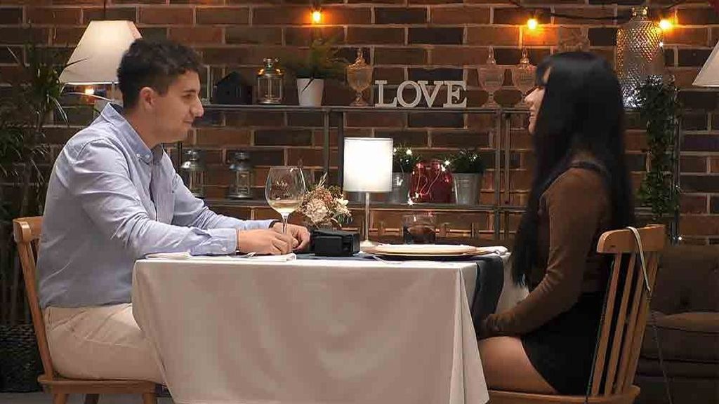 Erika y José durante su cita en 'First Dates'