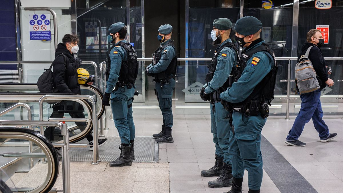 EuropaPress 4247915 varios agentes guardia civil control prevenir violencia bandas juveniles EuropaPress 4247915 varios agentes guardia civil control prevenir violencia bandas juveniles