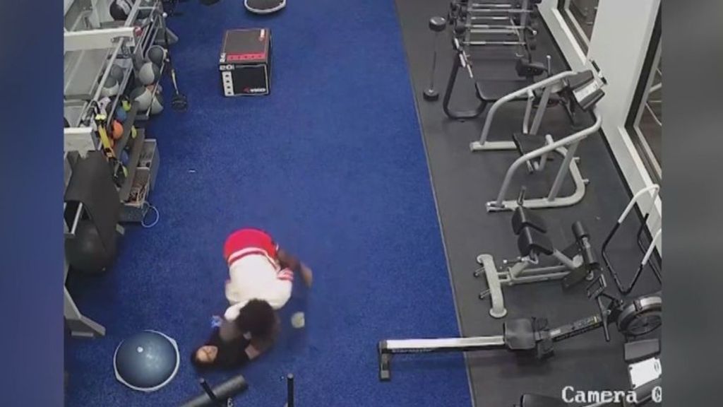 Las cámaras de un gimnasio en Tampa graban el intento de una violación a una mujer