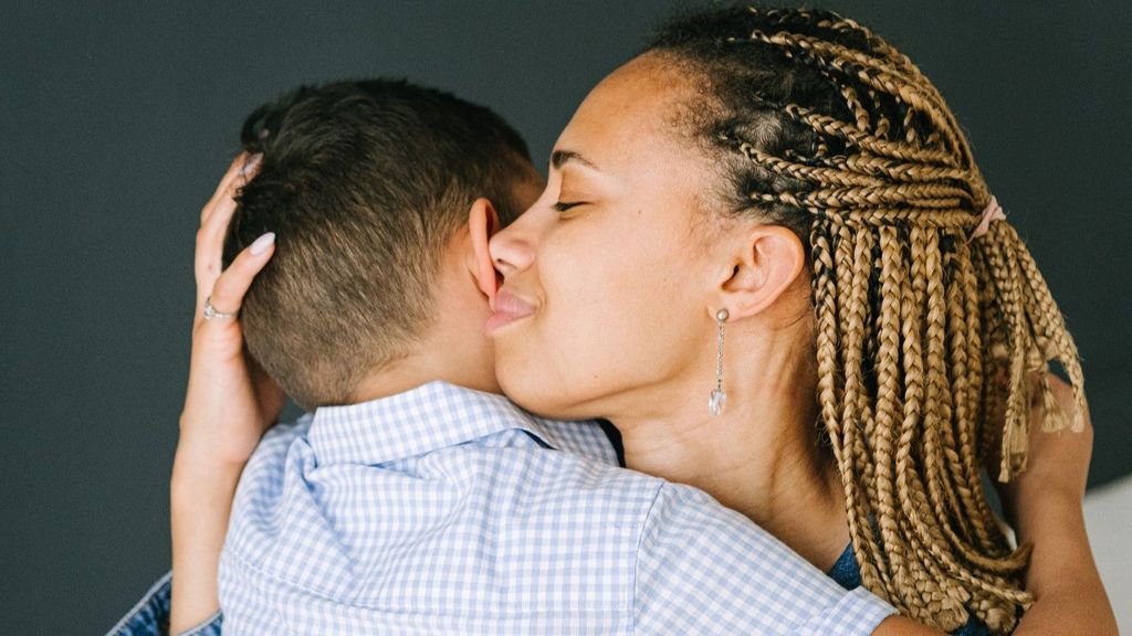 Niño y su madre