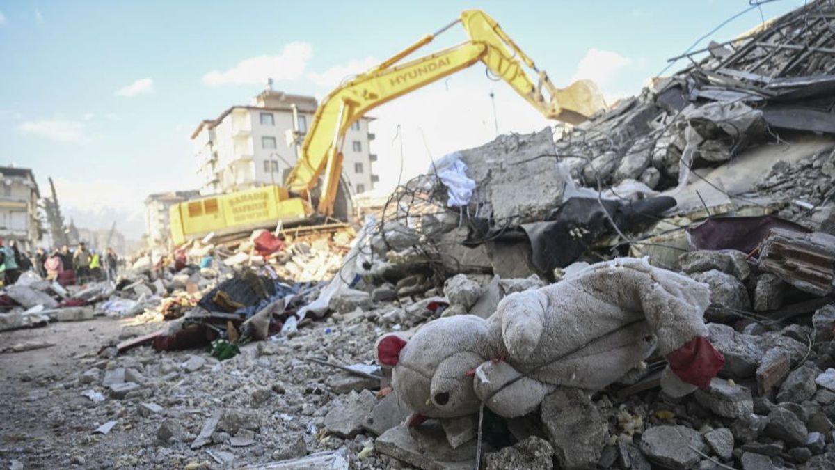 Siete miembros de una familia siria rescatada tras el terremoto en Turquía muere en un incendio