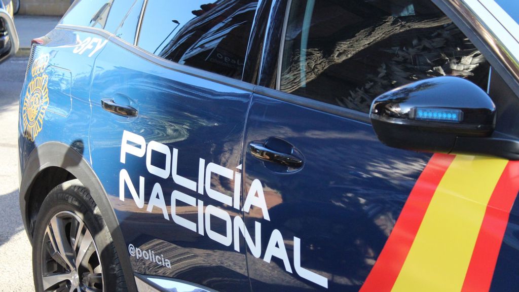 Agentes de la Policía Nacional y Bomberos han rescatado a una anciana, de 85 años de edad, en Granada