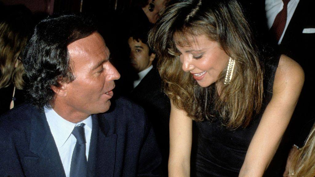 Ana Obregón y Julio Iglesias, en Nueva York en 1984,el año en el que presuntamente tuvo un romance con Maradona