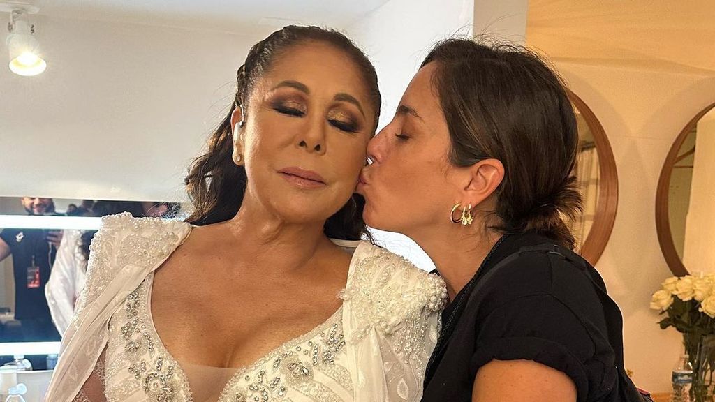 De Miami a Nueva York: Anabel Pantoja acompaña a su tía Isabel en la Pantogira