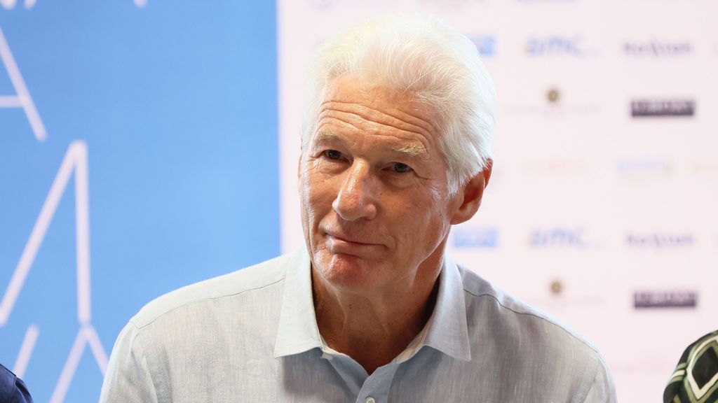 El actor Richard Gere, de 73 años de edad, ingresado por neumonía