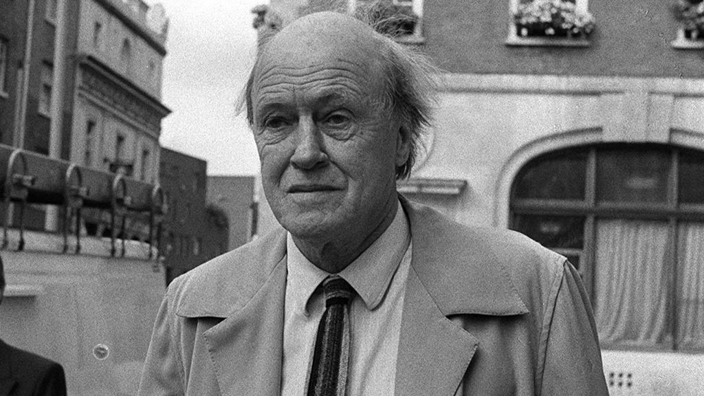 Roald Dahl, uno de los grandes nombres de la literatura infantil, en una imagen tomada en 1988