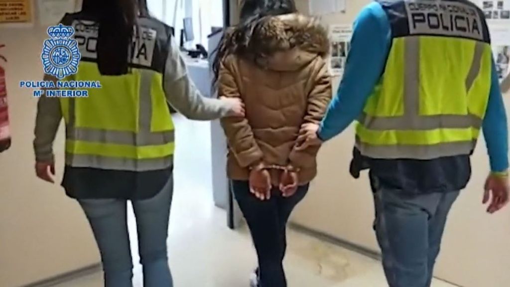 Detenida en Madrid por dejar sola a su hija de 4 años para irse a trabajar: estaba hambrienta y no paraba de llorar