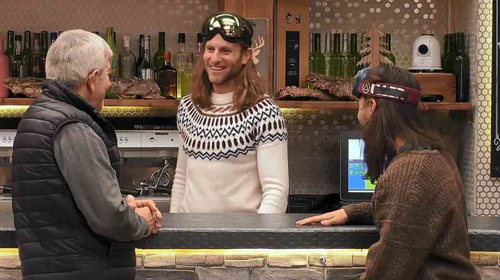 Águeda se atreve con el reto de su cita en ‘First Dates’: “Recorre el restaurante en bañador”