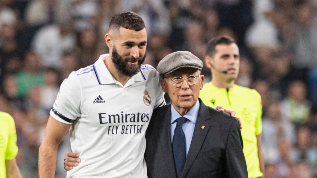 Karim Benzema, junto a Amancio Amaro