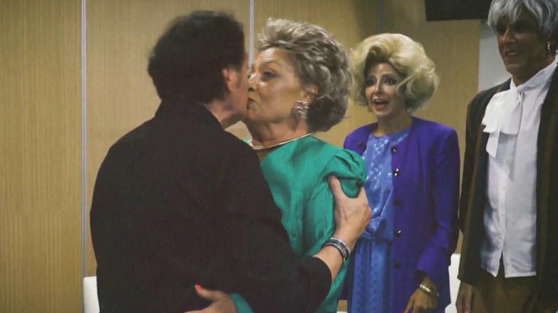 Blanche Lozano conoce a su enamorado y le hace la cobra