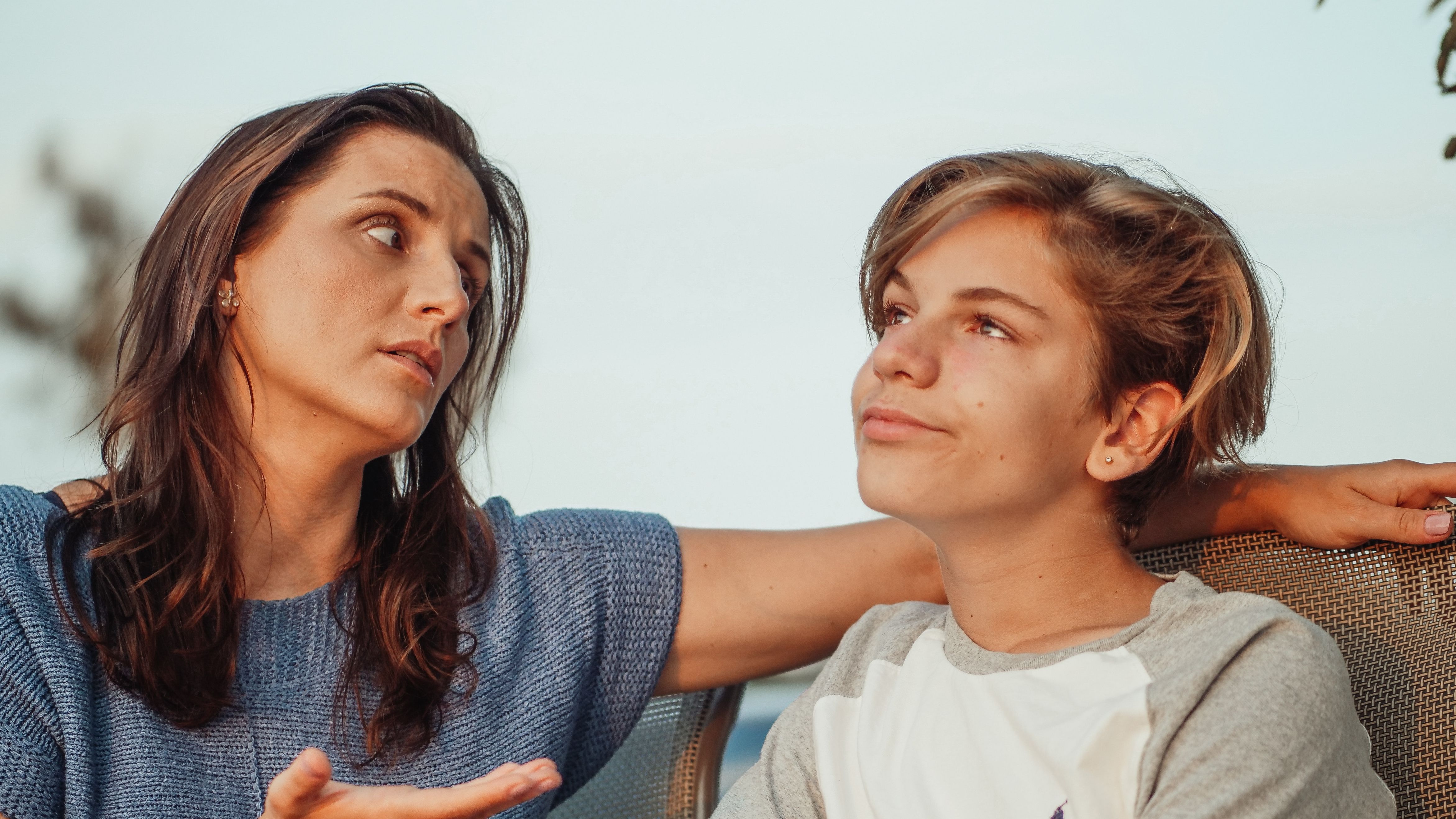 Los adolescentes se enfrentan a lo establecido. FUENTE: Pexels