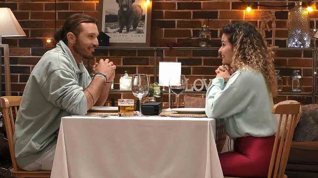 Ainara y Javier durante su cita en 'First Dates'