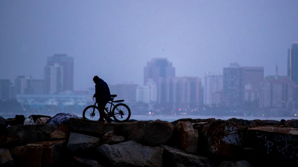 California se prepara para una tormenta invernal que causará ventisca