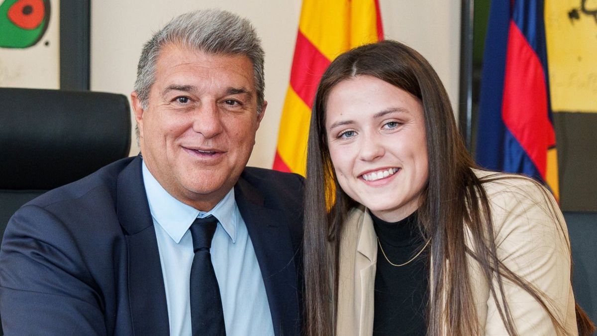 Joan Laporta con la delantera Claudia Pina Joan Laporta con la delantera Claudia Pina