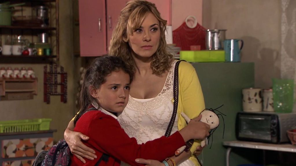 Lucía encuentra a Roxanita, pero su tía no querrá que se la lleve