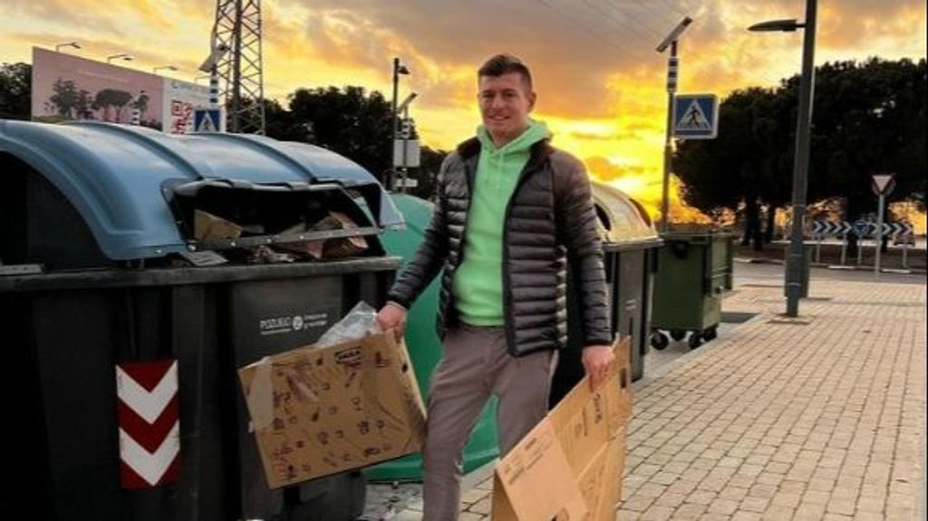 Toni Kroos también es humano: tira la basura y compra en grandes almacenes de Madrid