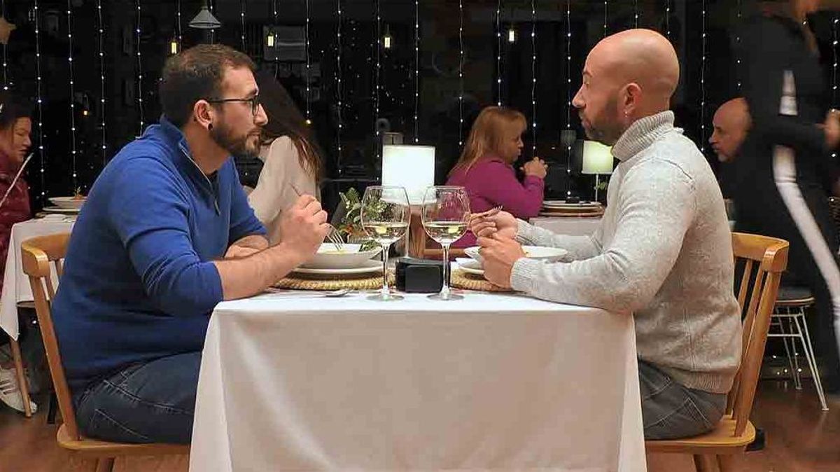 A Jordi se le baja la libido con la fantasía sexual de su cita en ‘First Dates’: “Hacerlo vestido de unicornio”