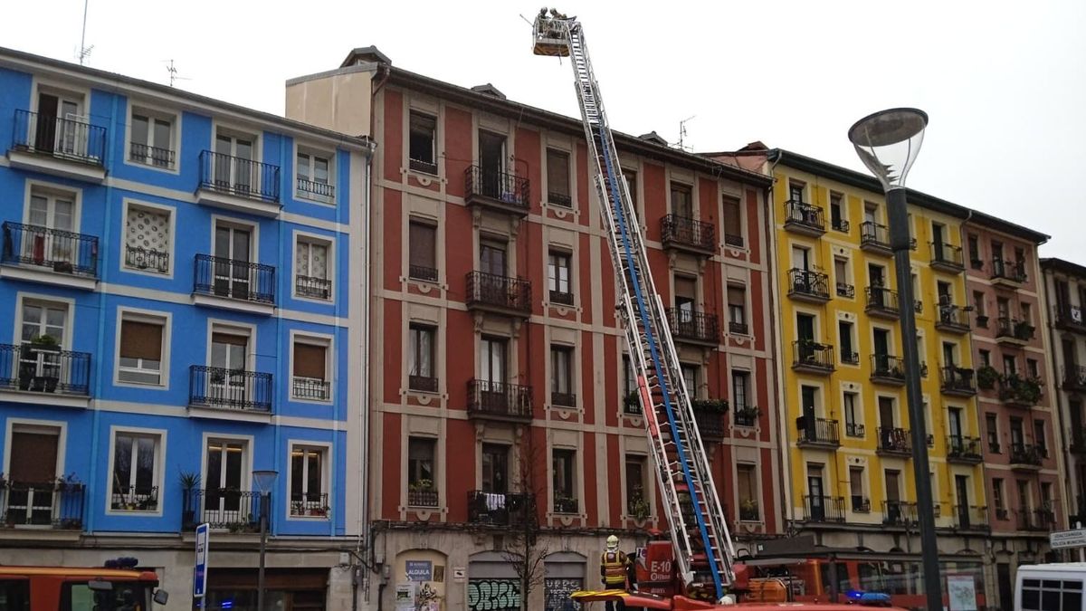 El fuego se ha desatado en el cuarto piso El fuego se ha desatado en el cuarto piso