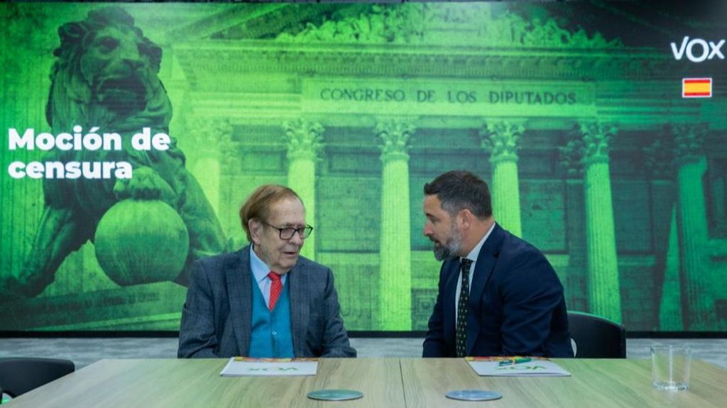 Santiago Abascal charla con Ramón Tamames tras confirmar el economista de 89 años encabezará la moción de censura