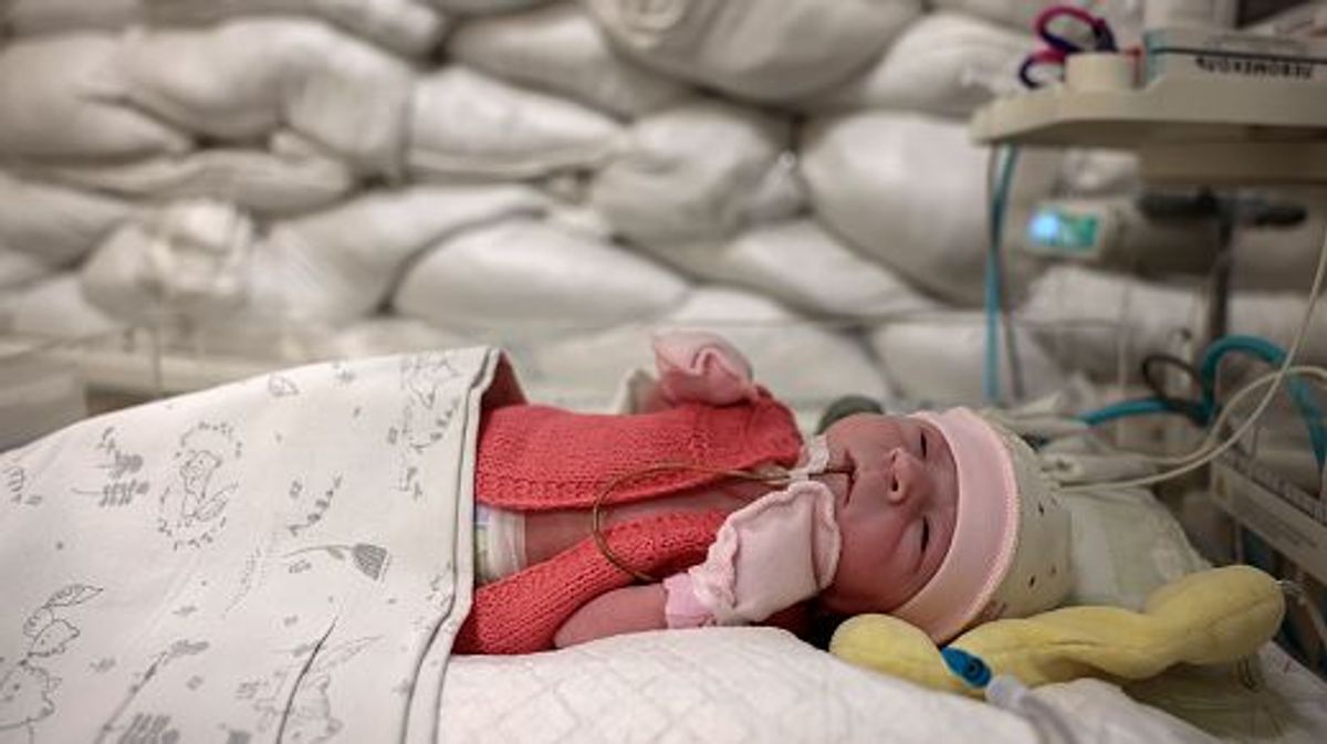 Bebé en la maternidad de Kiev
