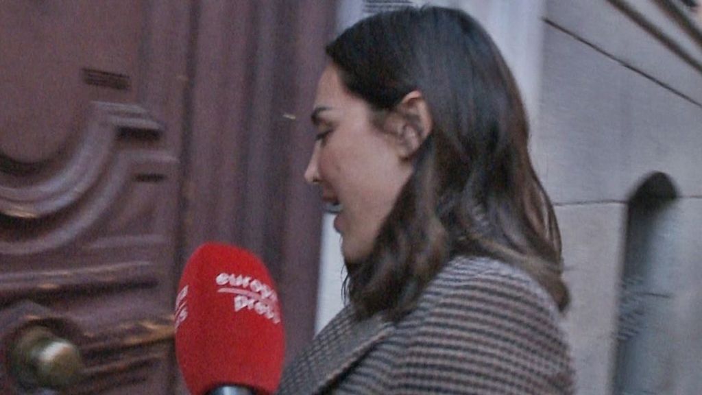تمارا فالكو ترد على الصحافة بعد وفاة لورا بوير ابنة زوج والدتها