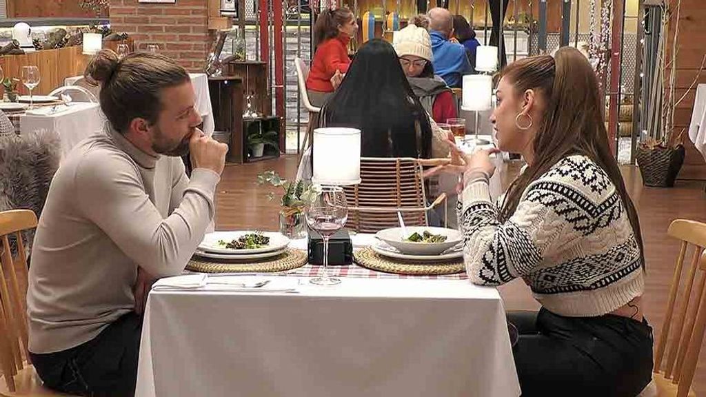 Víctor y Mireia durante su cita en 'First Dates'