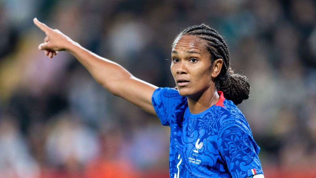 Wendie Renard, la capitana de la selección francesa que se retira para cuidar su "salud mental"