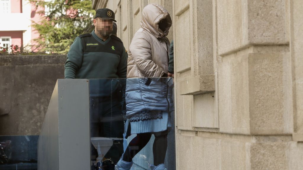 Ana Sandamil llegando a los juzgados