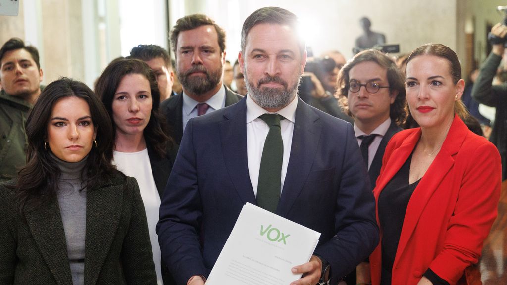 El presidente de Vox, Santiago Abascal, registra en el Congreso su segunda moción de censura contra Sánchez