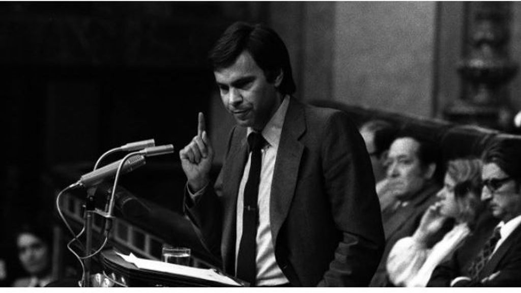 Felipe González, líder socialista durante su moción de censura contra Adolfo Suárez en 1980