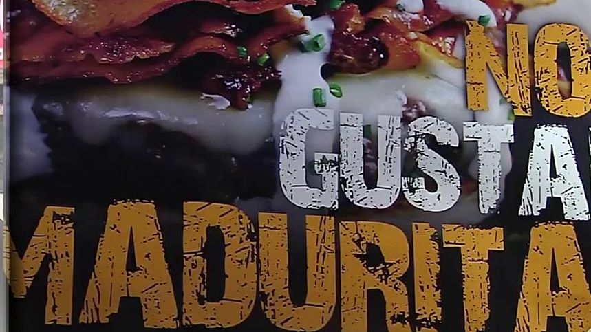 Polémica en Gijón por la retirada de un anuncio de hamburguesas: "Nos gustan maduritas"